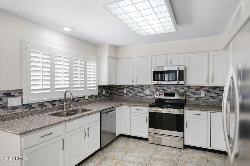 4237 E Rockledge Rd-13