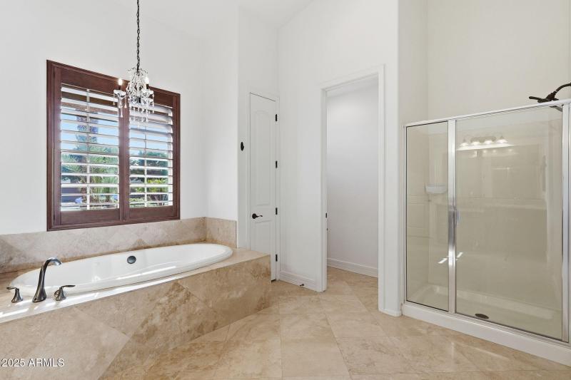 Separate Tub & Walk In Shower