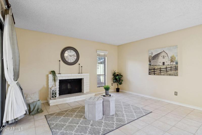 8 - 8418 E Via de Viva