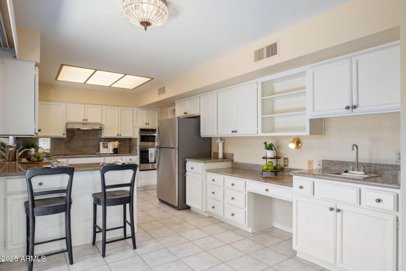 11 - 8418 E Via de Viva