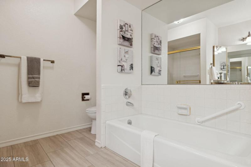 20 - 8418 E Via de Viva