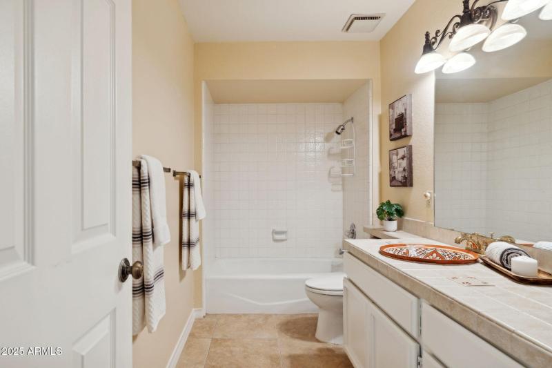 25 - 8418 E Via de Viva