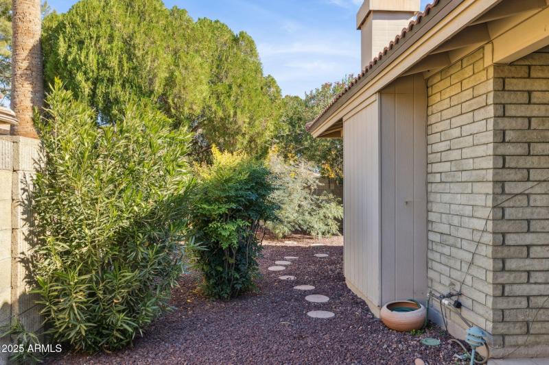 31 - 8418 E Via de Viva