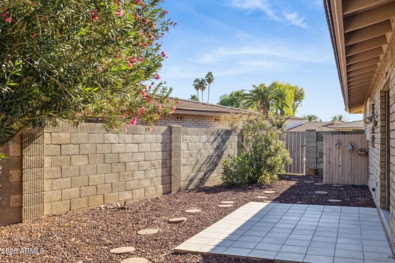 32 - 8418 E Via de Viva