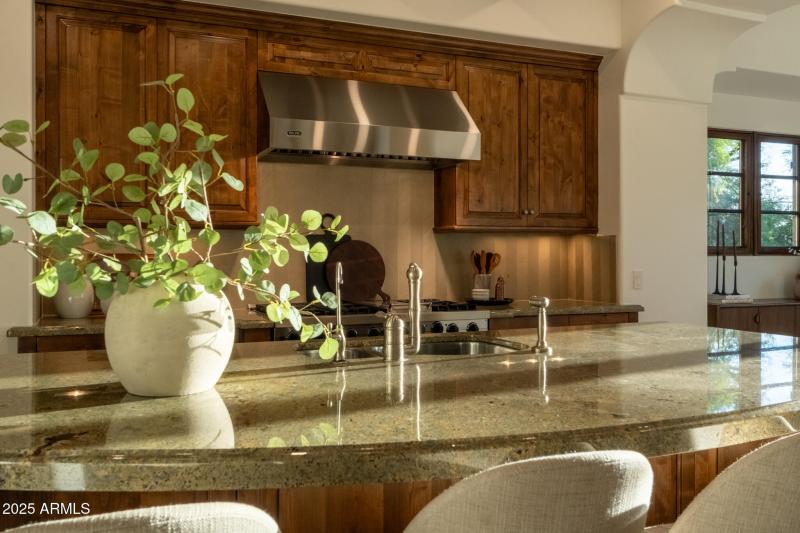 Warm Wood. Natural Stone.