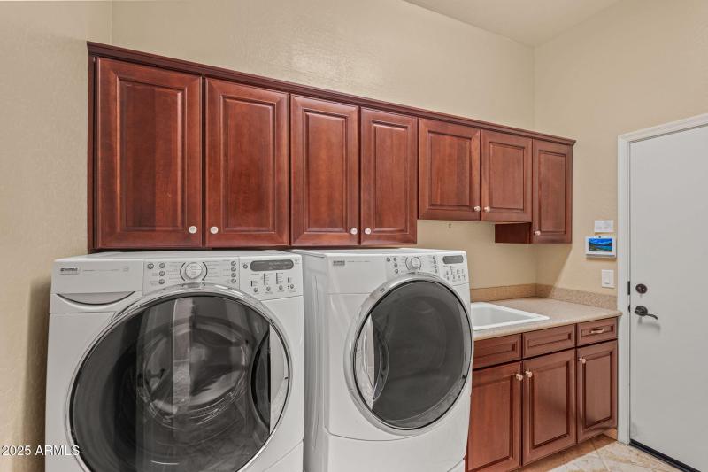 Laundry Washer & Dryer w/ Stands Incl