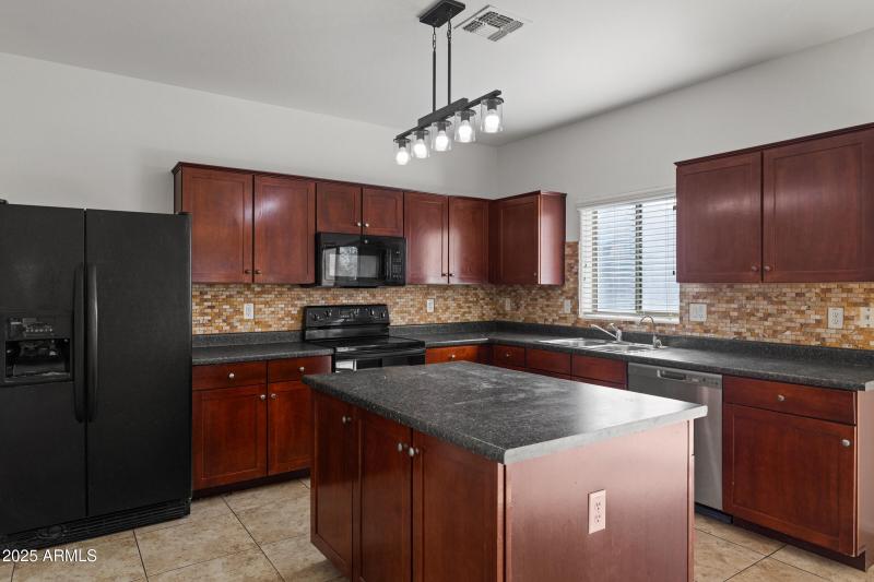 315 E Christopher St-11