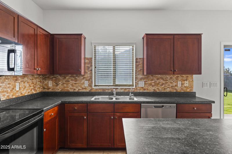 315 E Christopher St-12