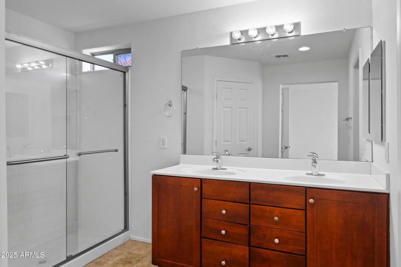 315 E Christopher St-29