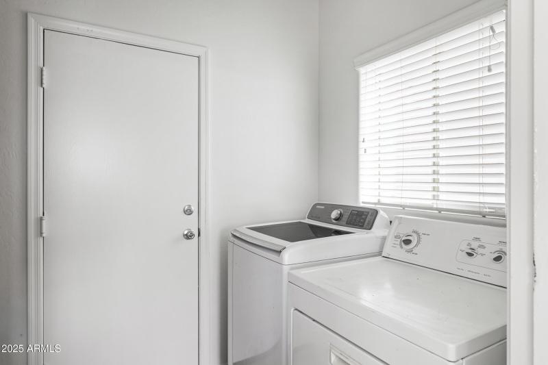 315 E Christopher St-32