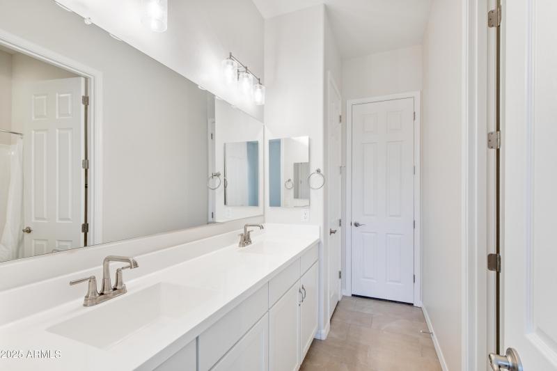 Jack-n-Jill Bath for Secondary Bedrooms