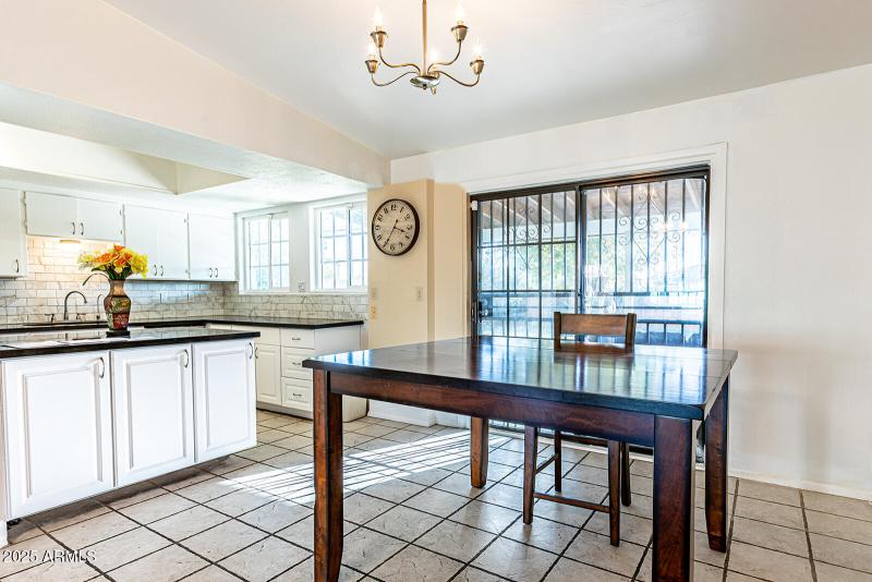 2033 W Palo Verde Dr-9