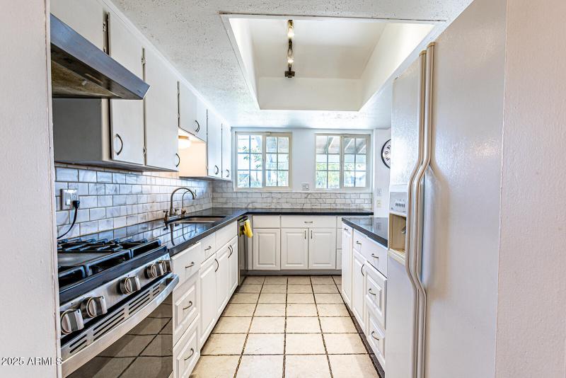 2033 W Palo Verde Dr-11