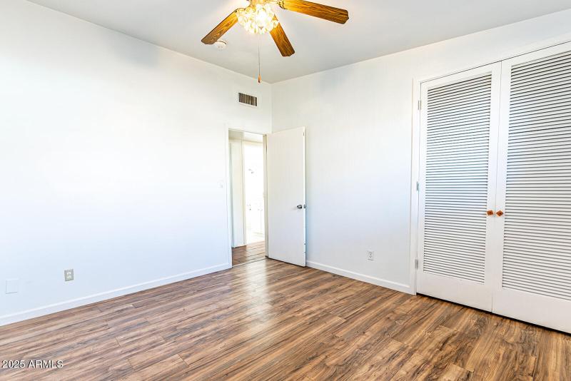 2033 W Palo Verde Dr-25