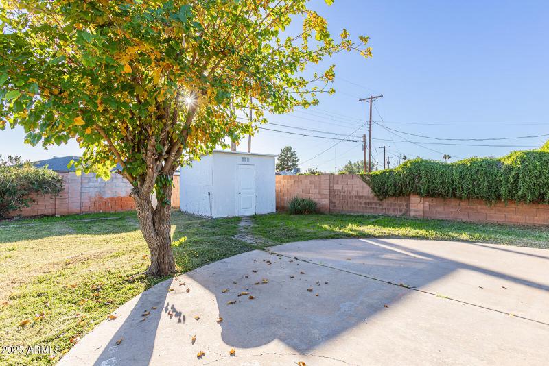 2033 W Palo Verde Dr-32