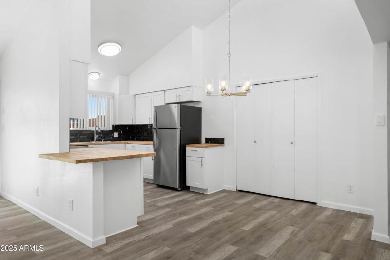 Interior - 248 Meadows Dr-4