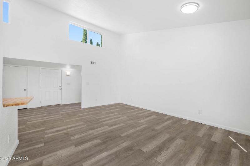 Interior - 248 Meadows Dr-6