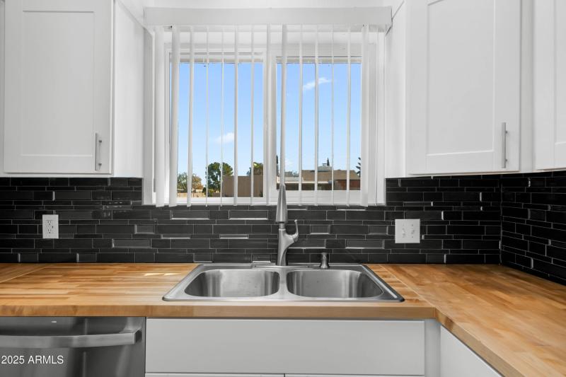 Interior - 248 Meadows Dr-10