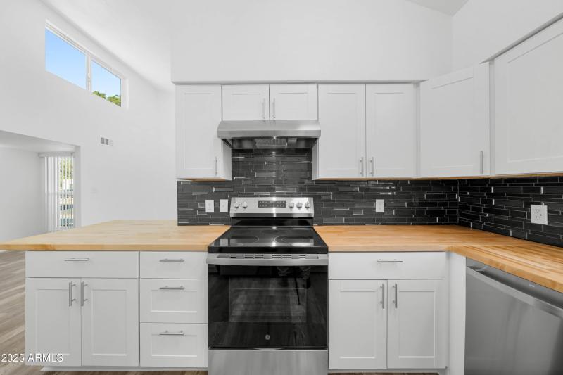 Interior - 248 Meadows Dr-11