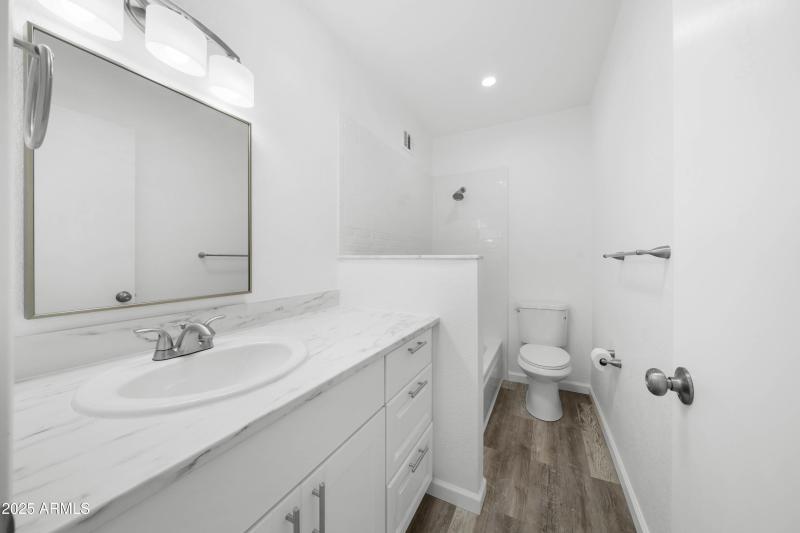 Interior - 248 Meadows Dr-15