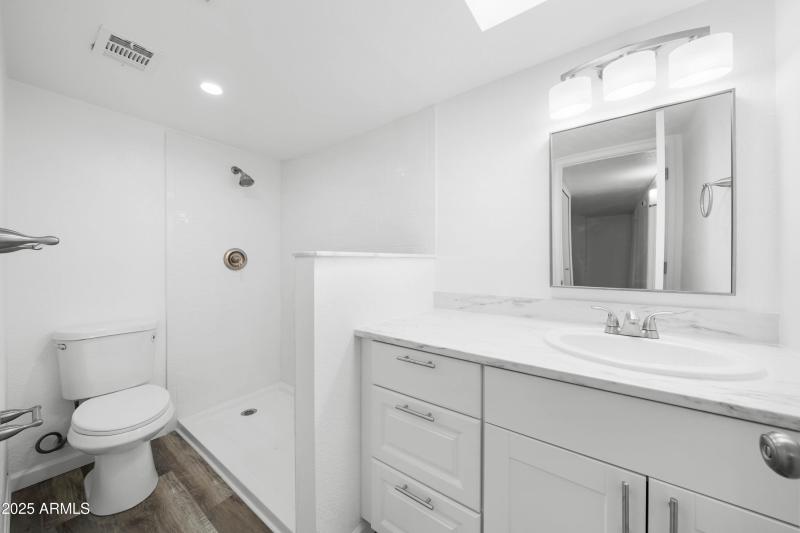 Interior - 248 Meadows Dr-19