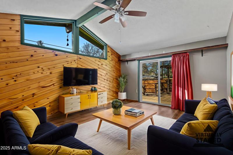 Family Room - Virtual Tour