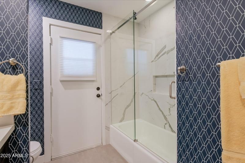 2nd bathroom/door to pool