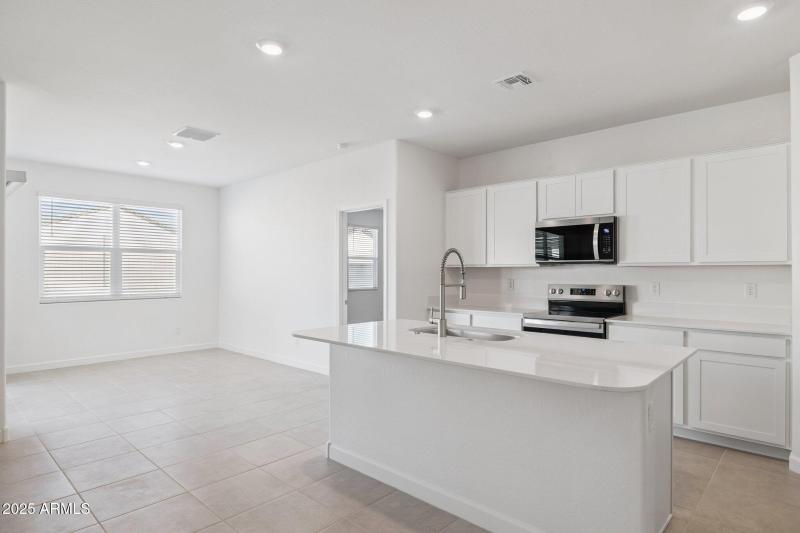 7-web-or-mls-23980-w-pima-st