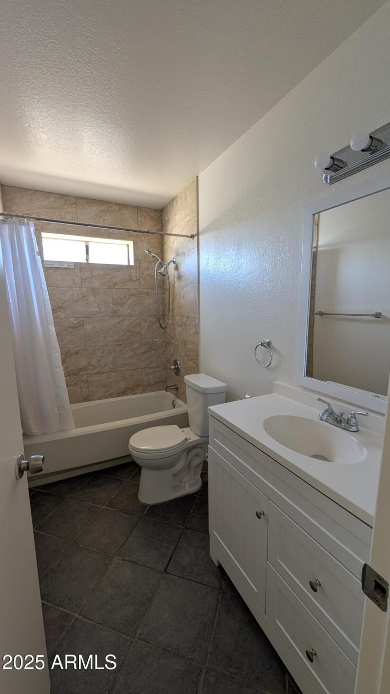 PXL_20251217_182345703