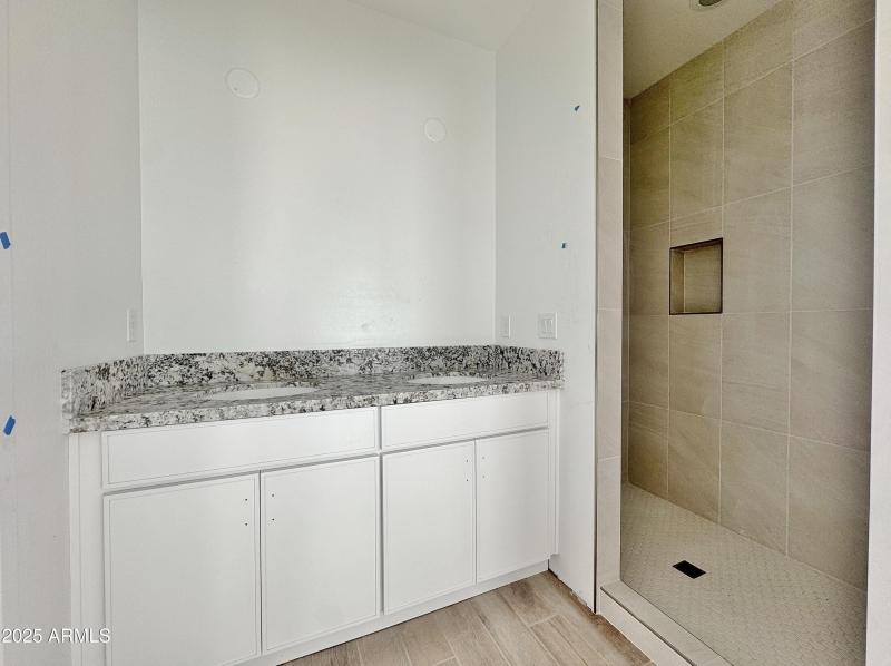 DBL Vanity Master Bath