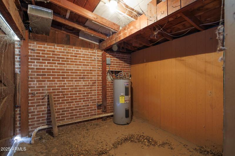 Garage Back Storeroom