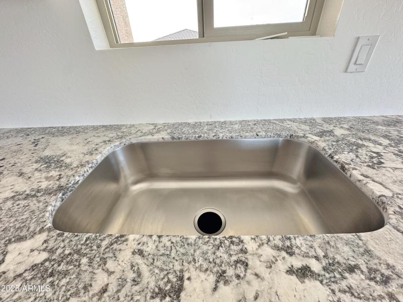 Gorgeous granite counters throughout