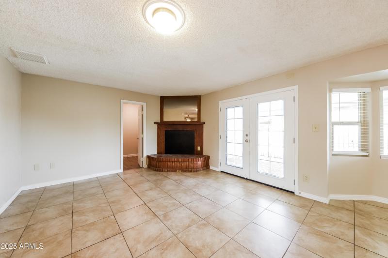 1022929.14248 N 35th St - Family Room