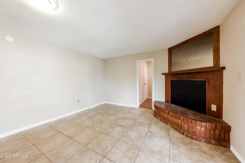 1022929.14248 N 35th St - Family Room_1