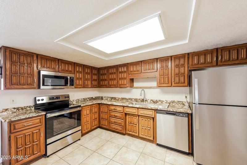 1022929.14248 N 35th St - Kitchen