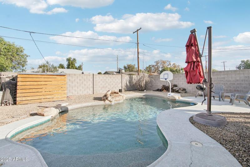 Play Pool with Jetted Seating