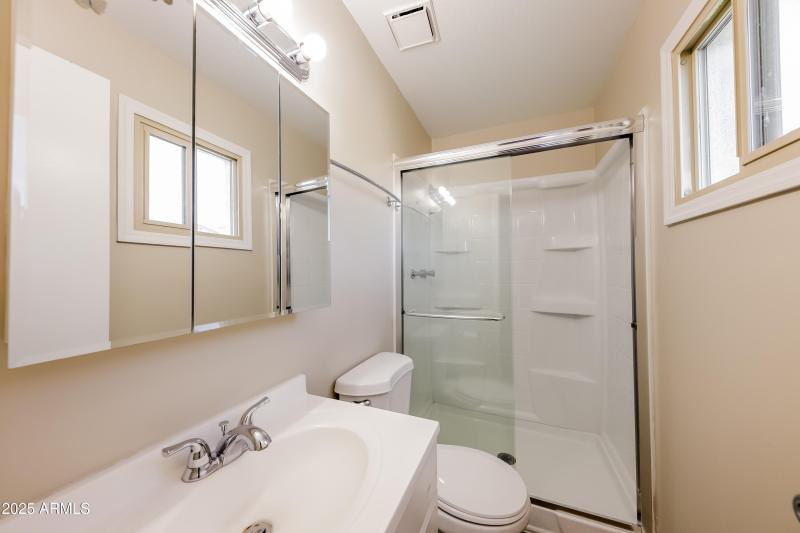 1022929.14248 N 35th St - Main Bathroom