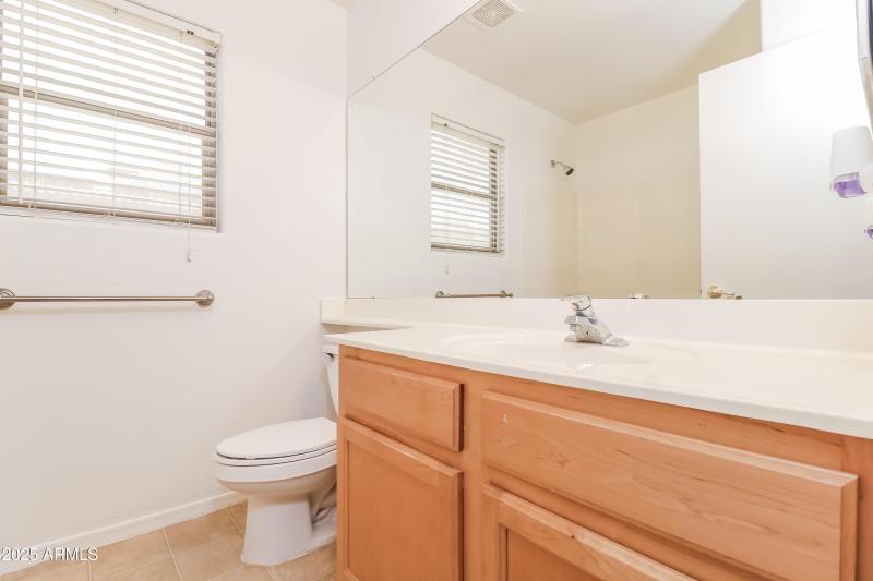 1021559.14960 N 134TH LN - Bathroom