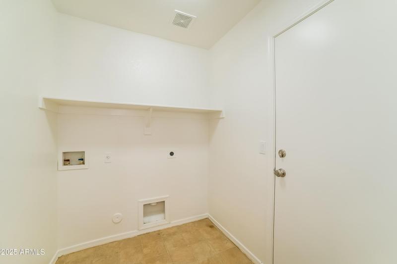 1021559.14960 N 134TH LN - Laundry Room