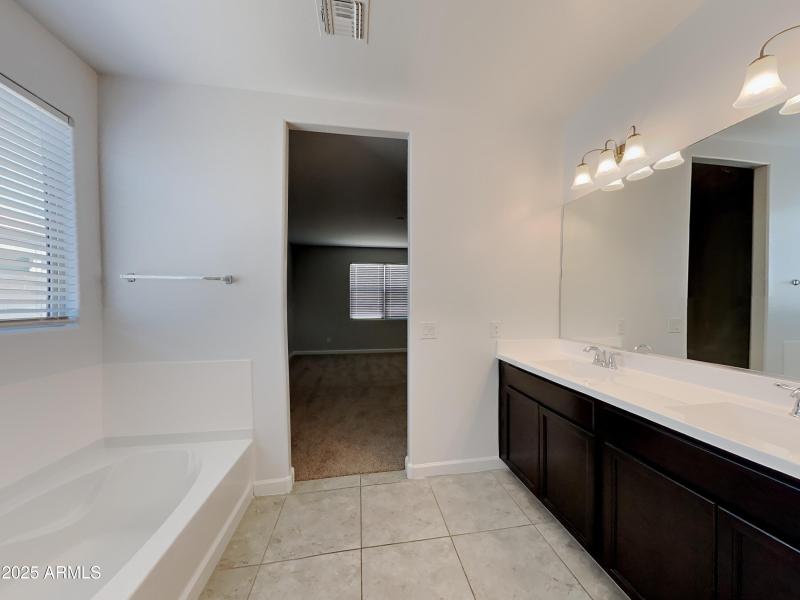 1005998.30388 W Amelia Avenue W_6