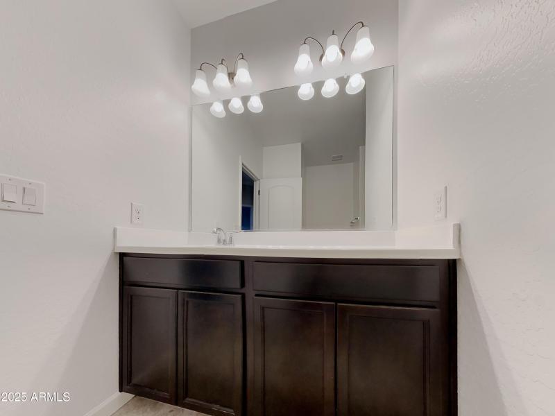 1005998.30388 W Amelia Avenue W_10