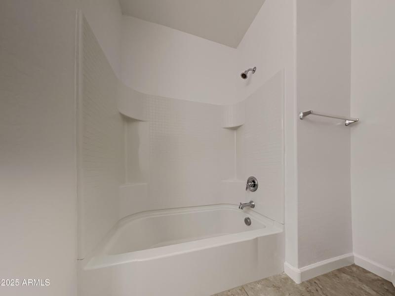 1005998.30388 W Amelia Avenue W_11