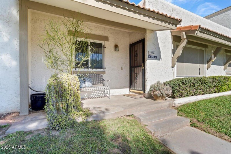 Townhome Front Patio Entry