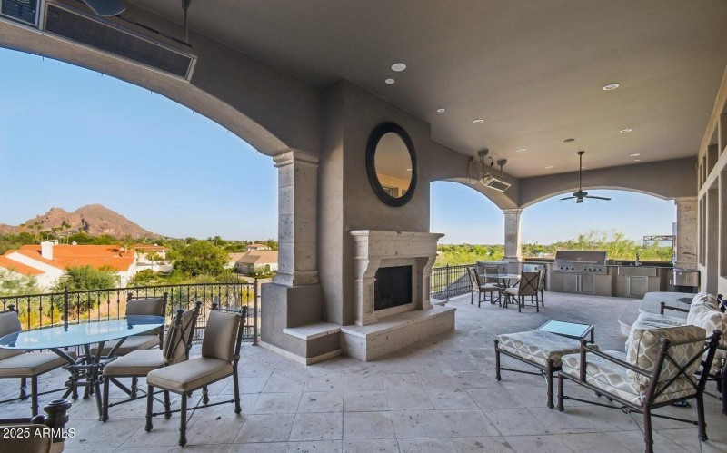 5738 N 32nd Place - Indoor Outdoor Ente