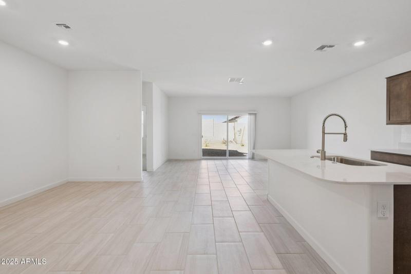 5-web-or-mls-23968-w-pima-st