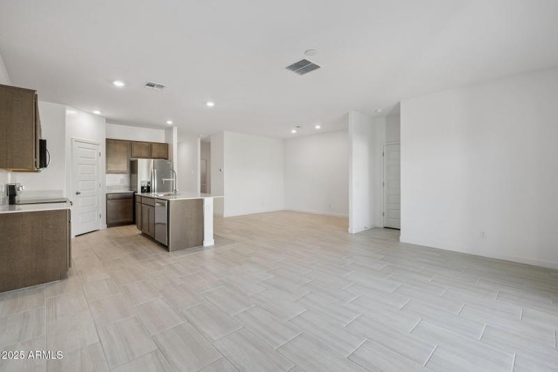 6-web-or-mls-23968-w-pima-st