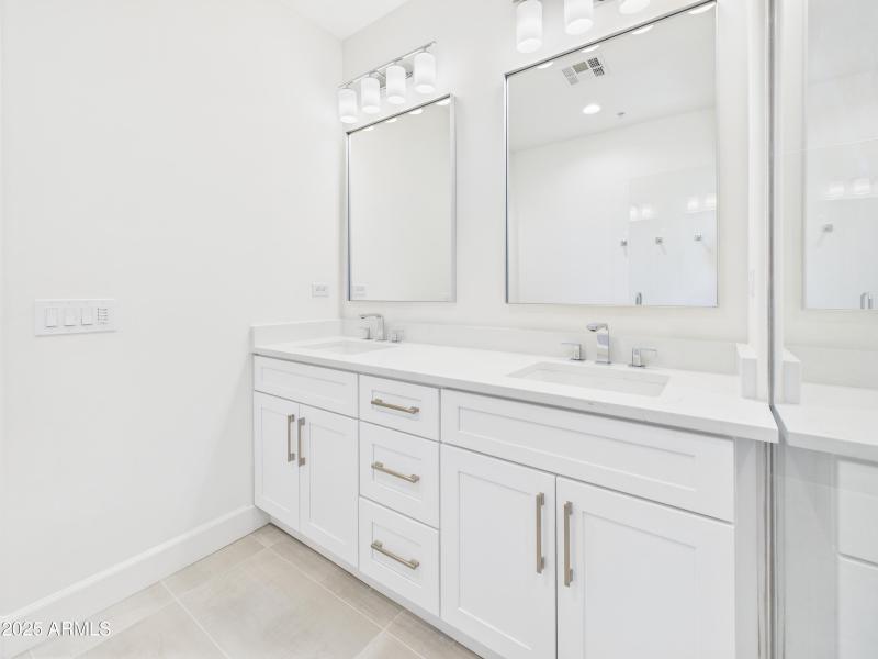 47 20704 N 90th PL Unit 1015 Primary Van