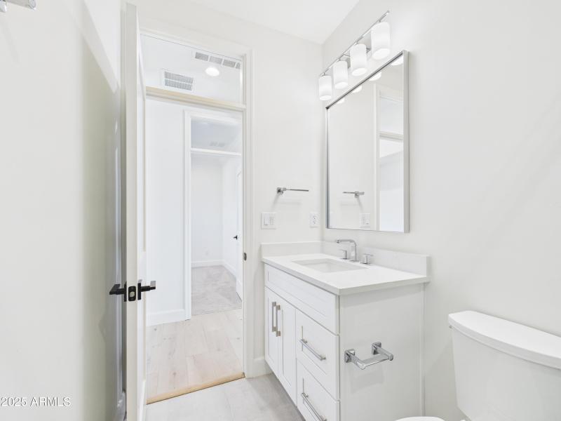 60 20704 N 90th PL Unit 1015 Bathroom 2