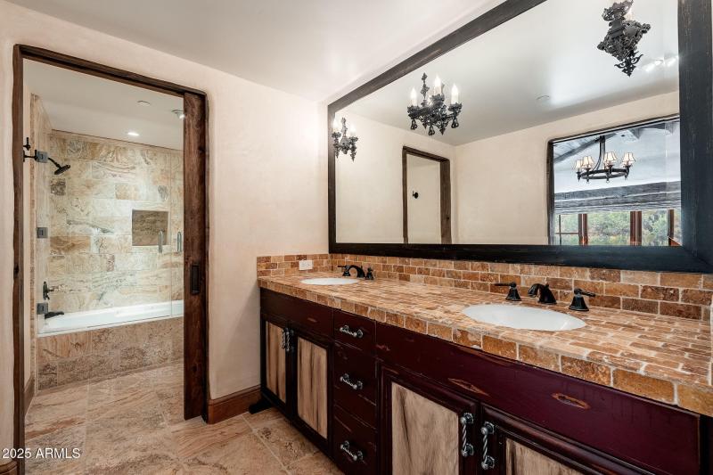 Ensuite 3 Floor 2 Bathroom