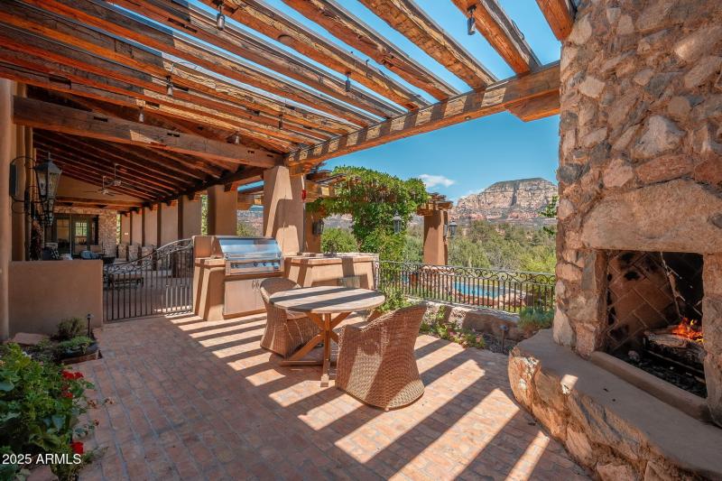 Outside dinding area and fireplace